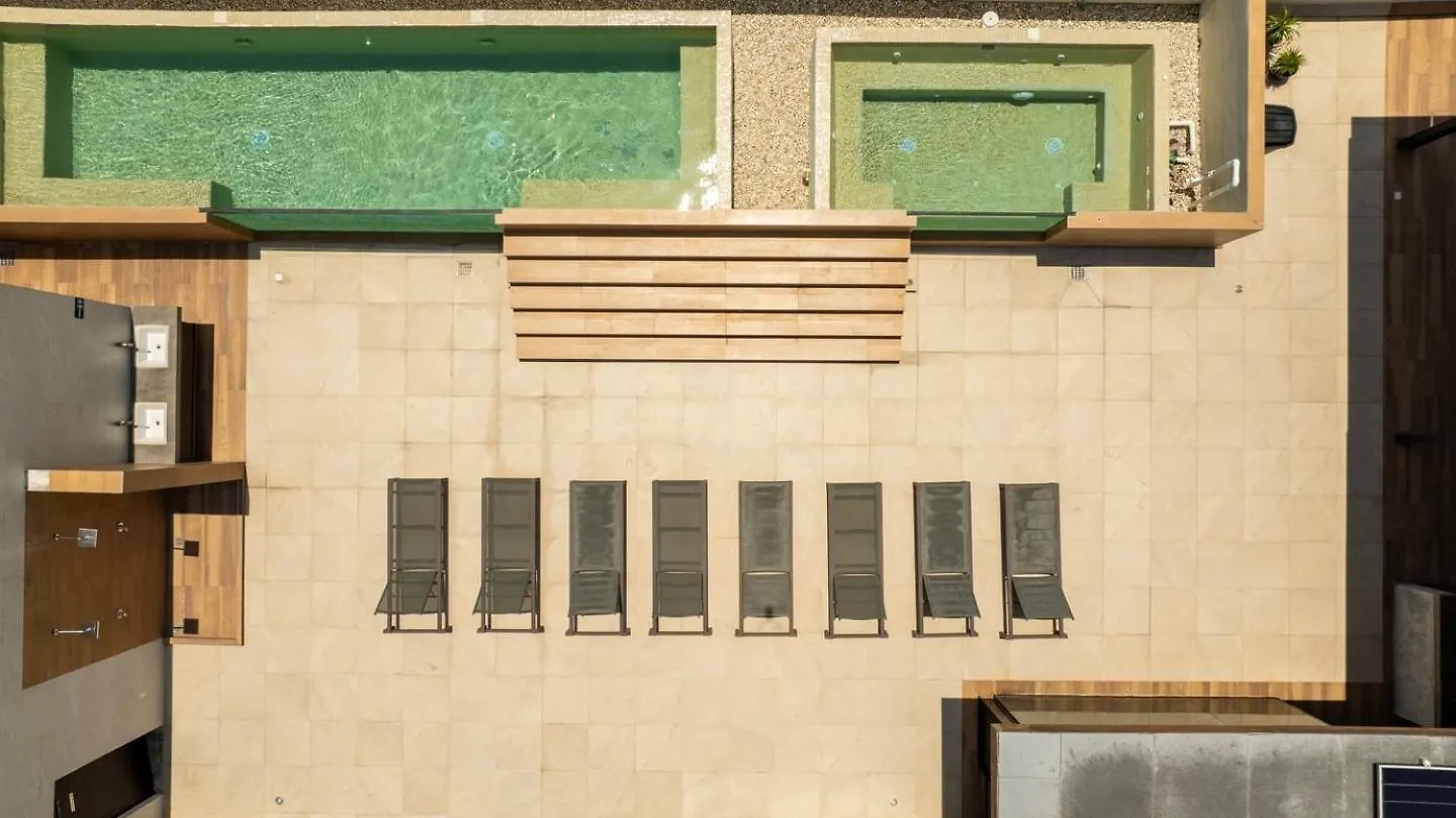 Contatti di Luxury & Central Apt W/ Rooftop Infinity Pool